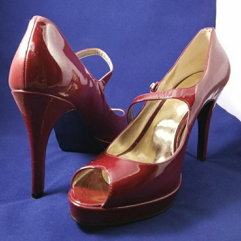 Guess Mary Jane style pumps